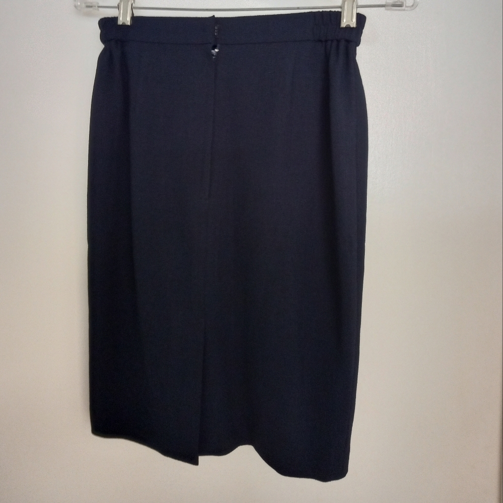 Lilly, size 9, color Navy fully lined skirt